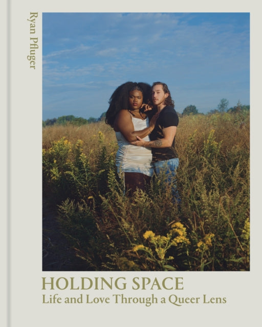 Holding Space : Life and Love Through a Queer Lens-9781648961571